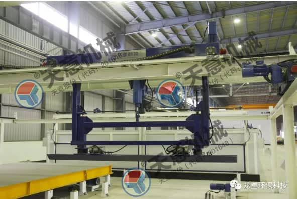 熱烈祝賀天意機械與龍星科技PC構件生產(chǎn)線順利交接！