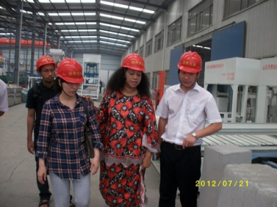 2012.7.21日坦桑尼亞總統(tǒng)夫人來我公司參觀指導(dǎo)、洽談合作