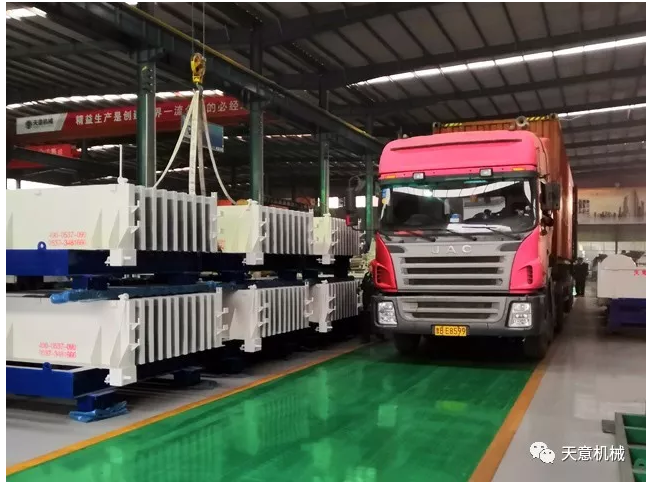 天意機(jī)械為柬埔寨客戶加工生產(chǎn)年產(chǎn)80萬(wàn)平方輕質(zhì)墻板生產(chǎn)線成功裝車啟運(yùn)！